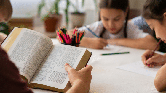 Ep 166: Crianza que enseña: padres maestros de la Palabra