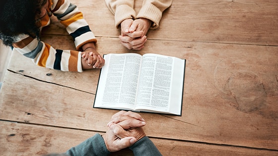 ¿Cómo hablo con mis hijos sobre la muerte de Jesús?